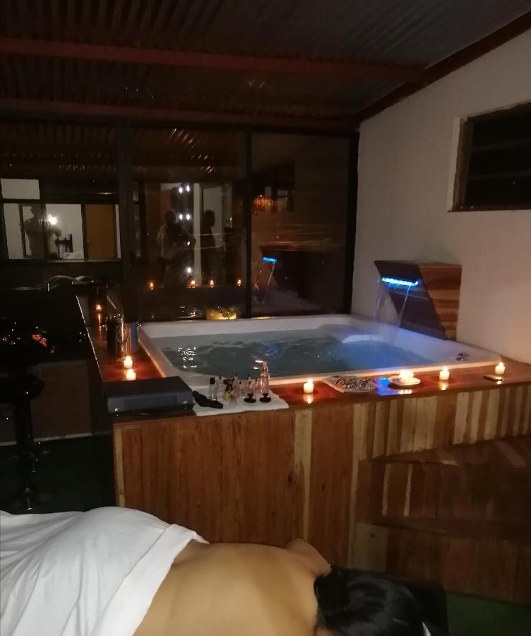 Hostal Spa Casa De Piedra Con Jacuzzi Santa Rosa de Cabal Ngoại thất bức ảnh